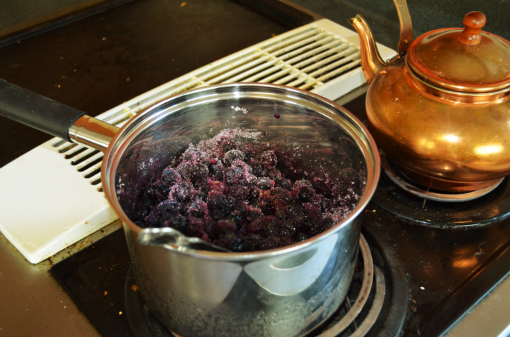 easy blueberry pie filling homemade on the stove