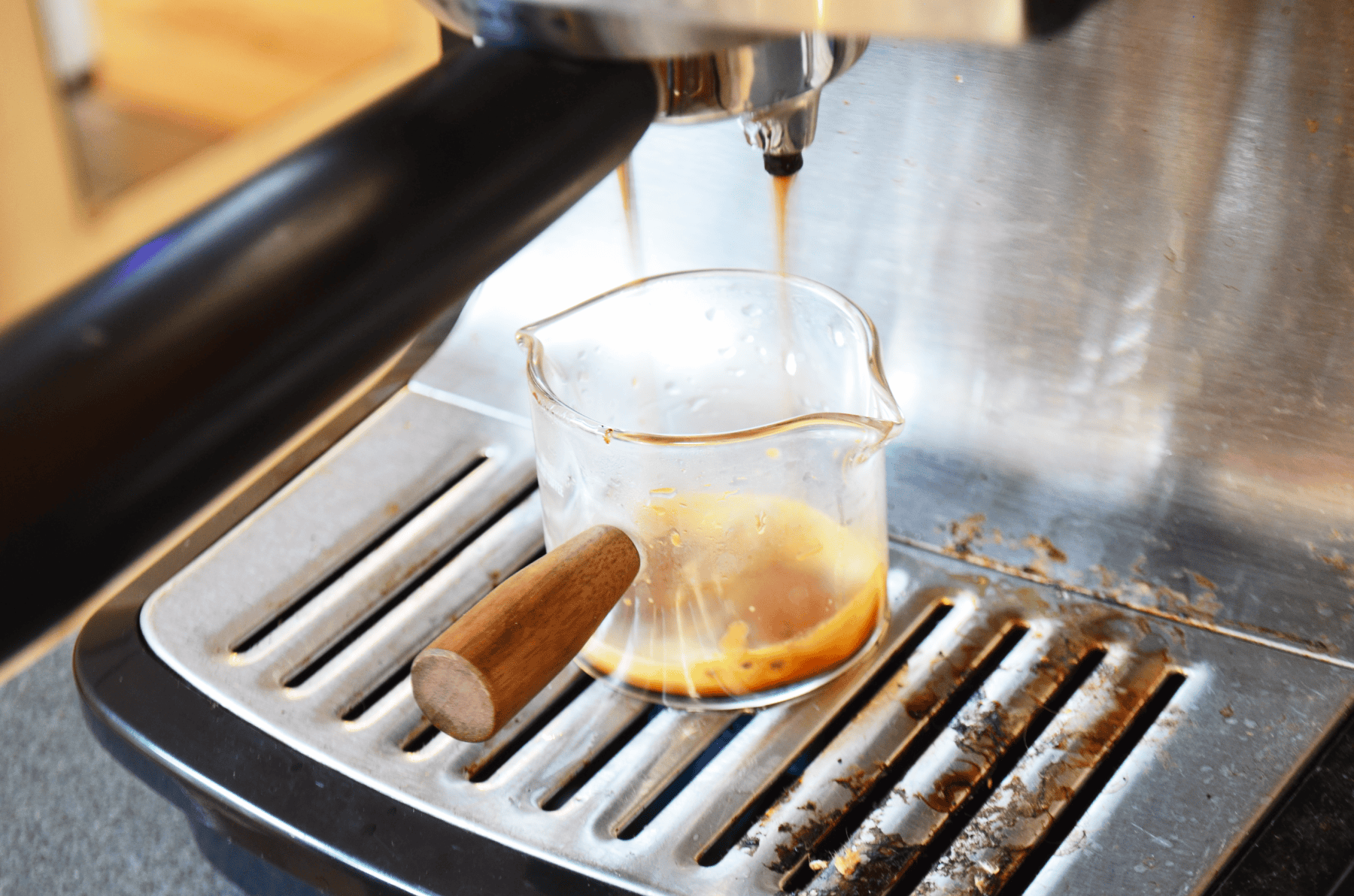 Light sprays onto an espresso machine as it pulls a smooth shot into the clear class.